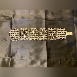 Vintage bracelet very intricate design in Silver-tone, Solid, well-made